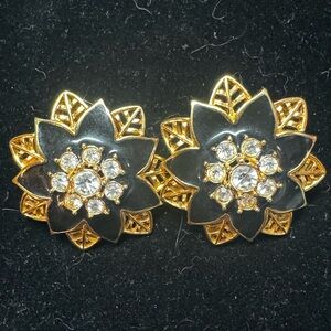 Vintage Avon Pointsettia Enamel Earring